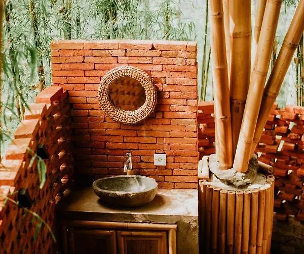 Lodge Bird Hills Bamboo House *