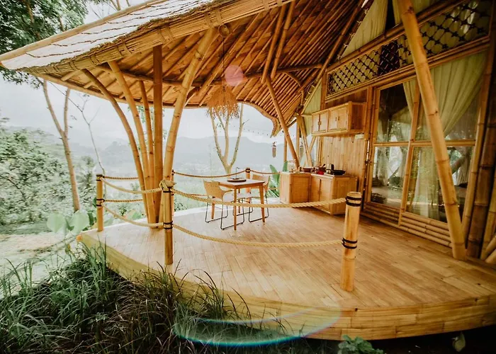 Lodge Bird Hills Bamboo House