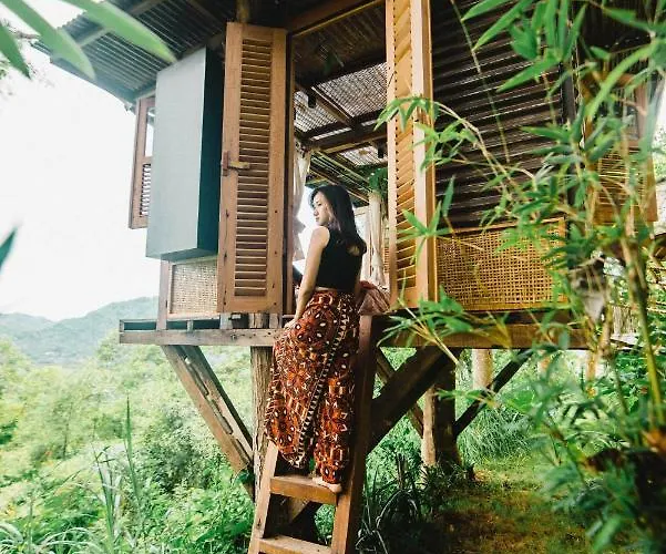 Bird Hills Bamboo House Lodge *