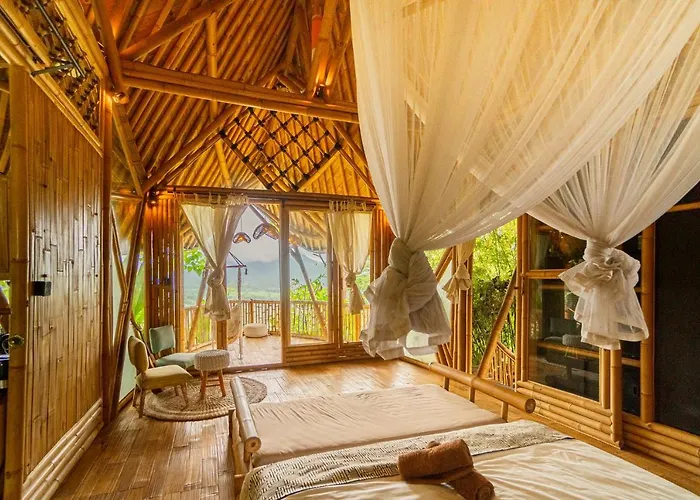 Bird Hills Bamboo House Lodge