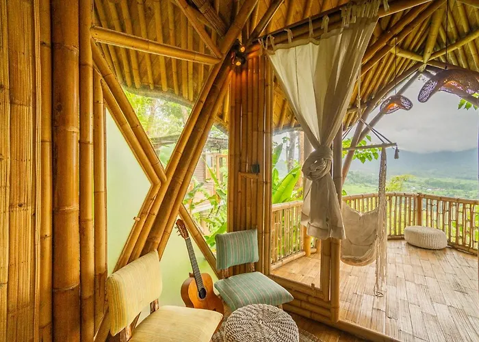 Bird Hills Bamboo House Lodge *