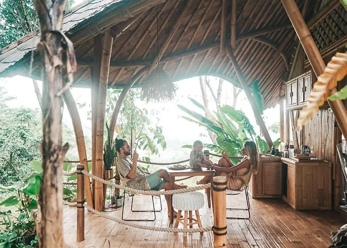 Lodge Bird Hills Bamboo House