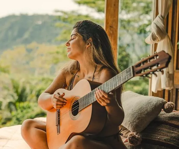 Bird Hills Bamboo House Lodge Karangasem